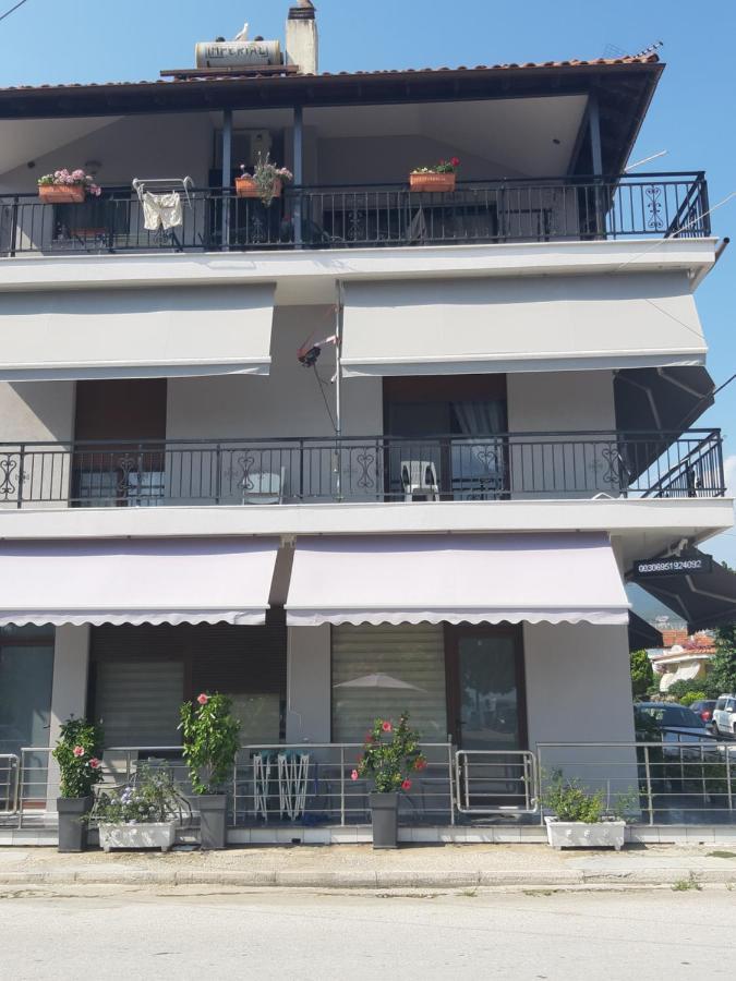 Soula'S Sunshine Apartments ني كارفالي المظهر الخارجي الصورة